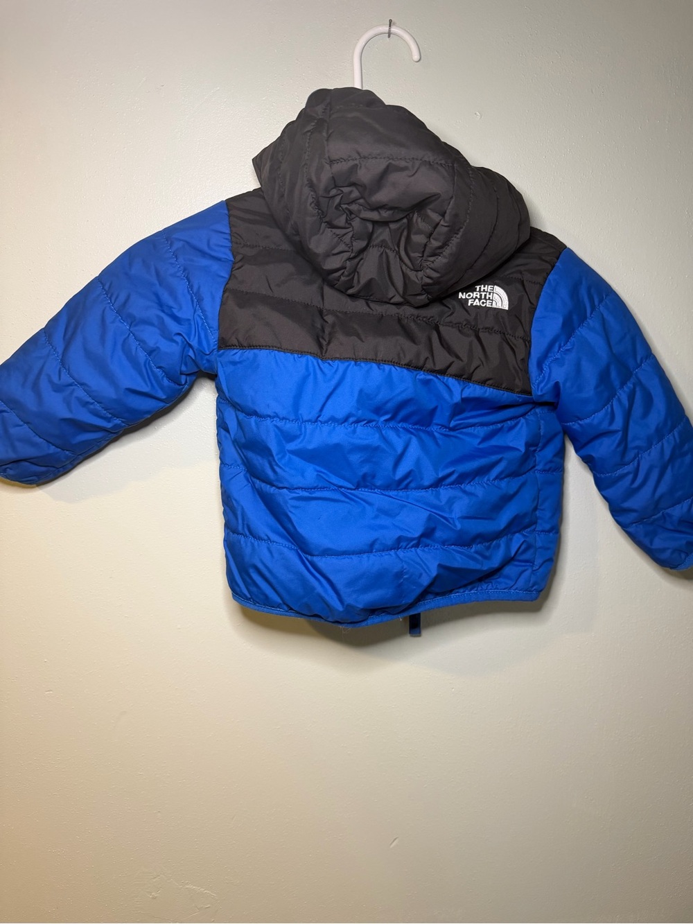 The North Face Kids Hooded Puffer Jacket in Royal Blue and Black